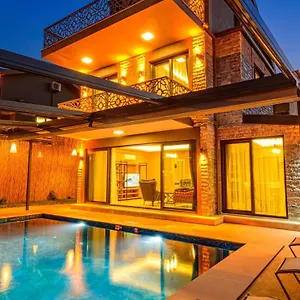 Villa Soeguet 4 - 4 Bedroom With Jacuzzi In, Fethiye